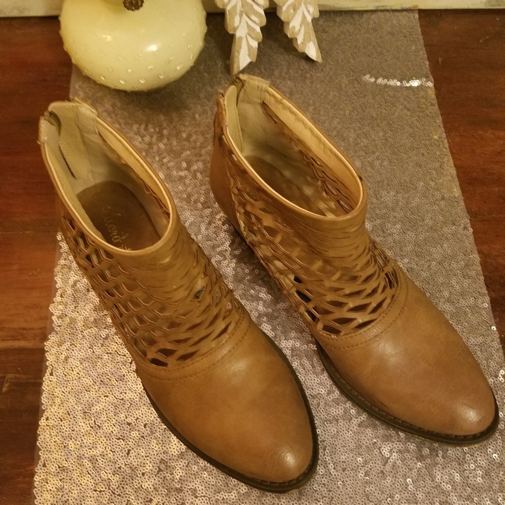Gorgeous booties!